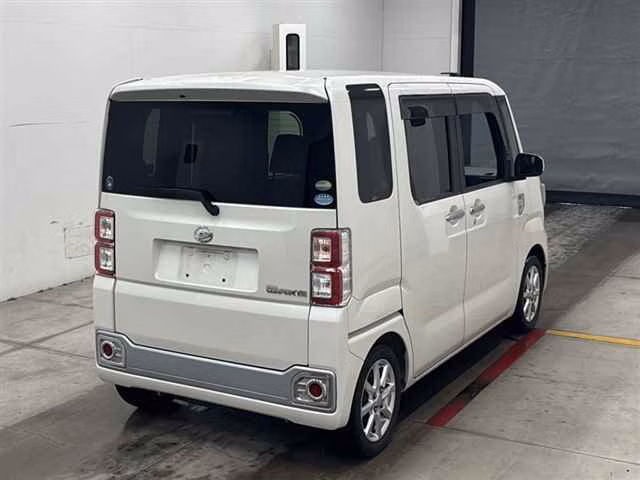 DAIHATSU WAKE