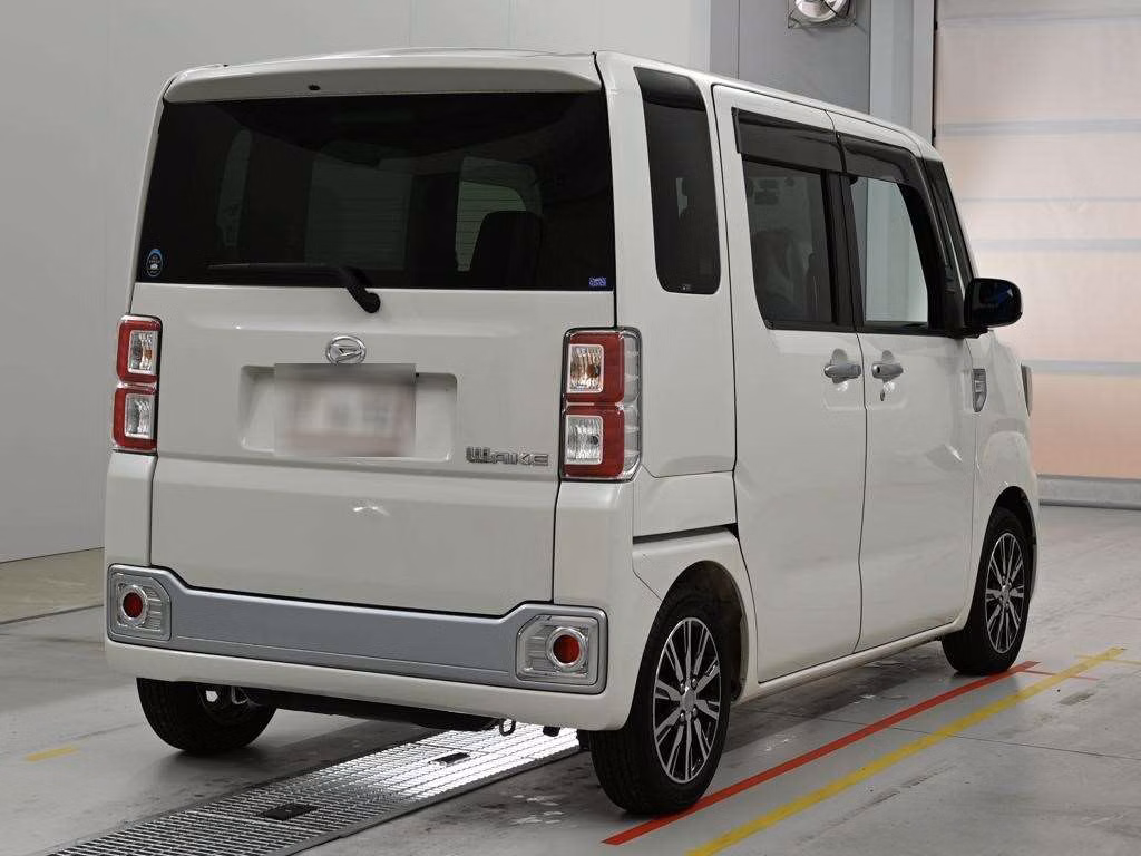 DAIHATSU WAKE