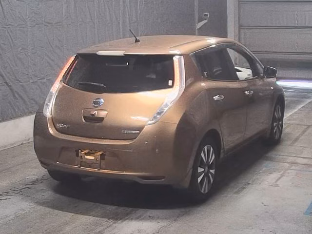 NISSAN LEAF