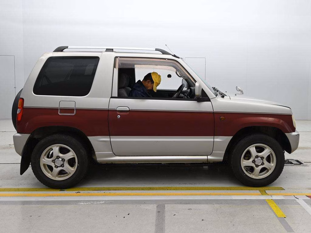 MITSUBISHI PAJERO MINI