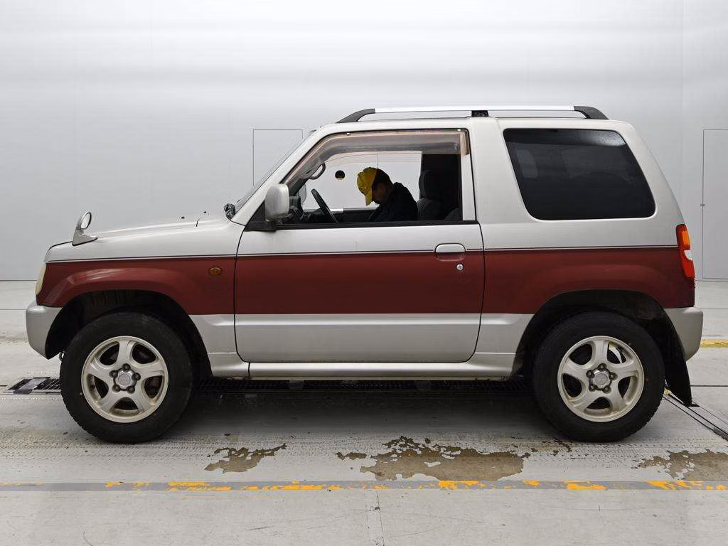 MITSUBISHI PAJERO MINI
