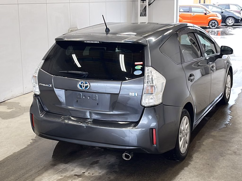 TOYOTA PRIUS ALPHA