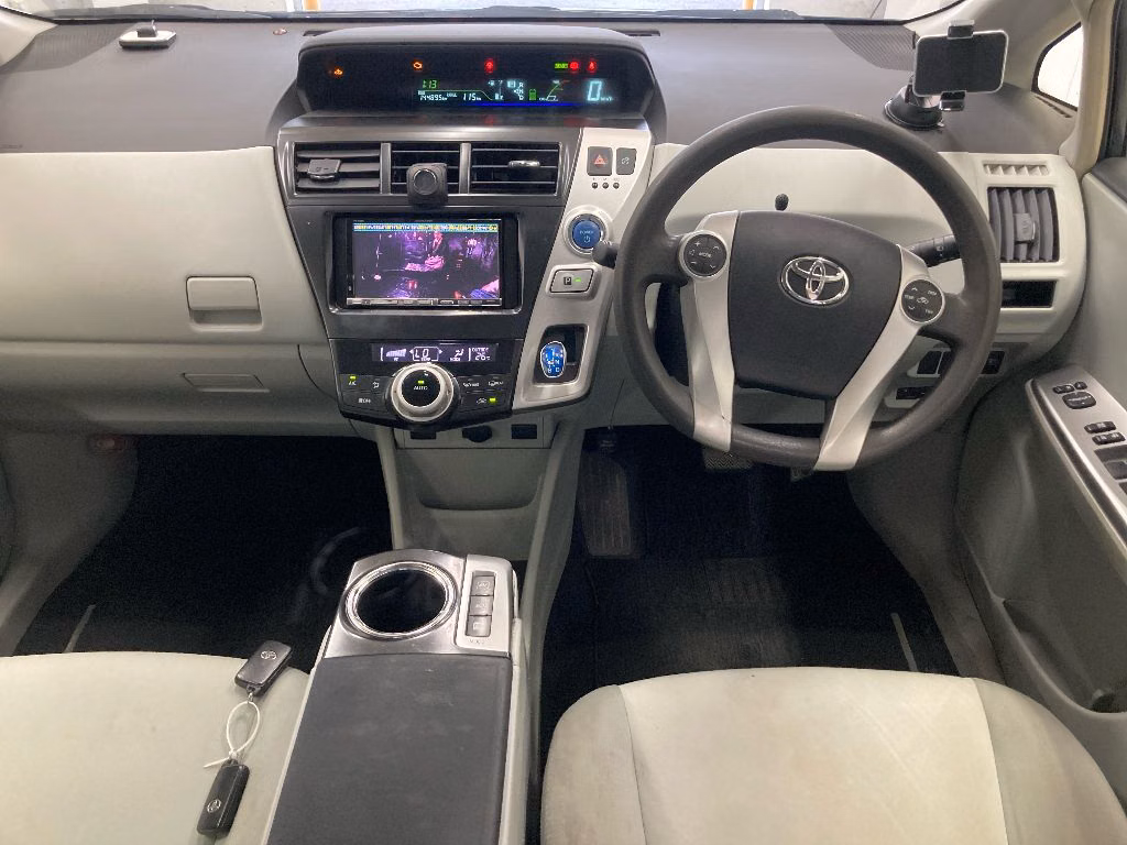 TOYOTA PRIUS ALPHA