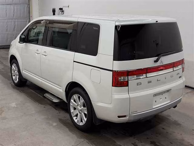 MITSUBISHI DELICA D:5