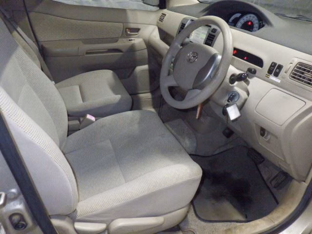 TOYOTA RAUM