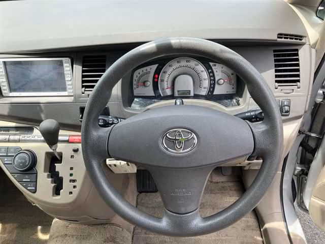 TOYOTA ISIS