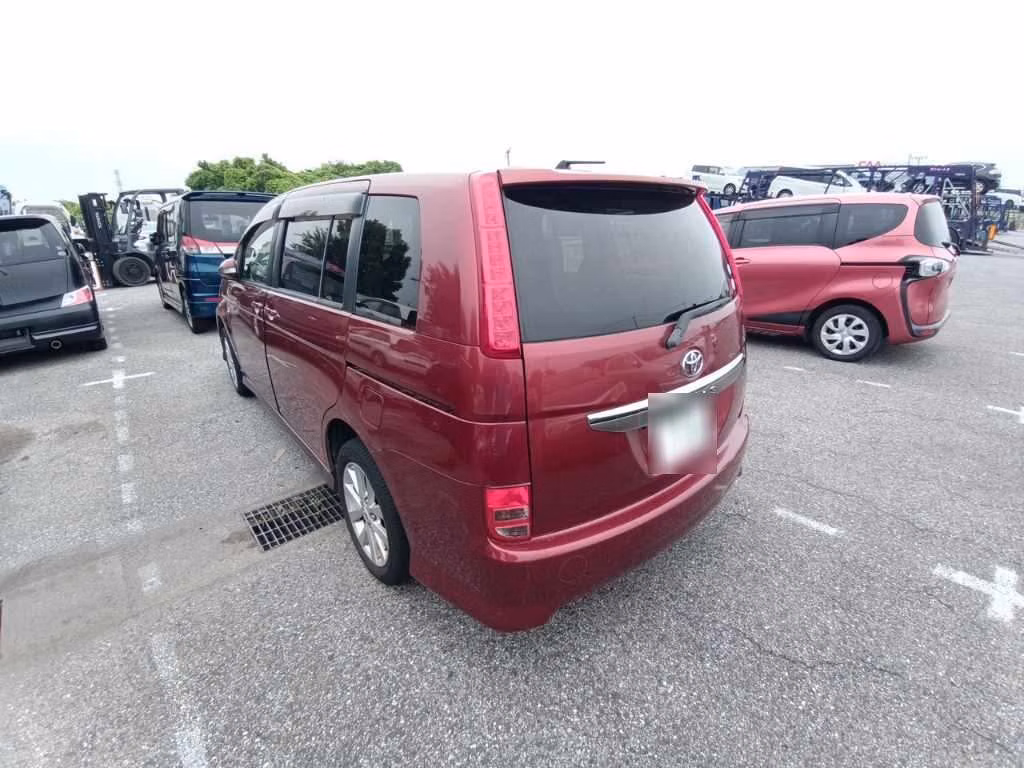 TOYOTA ISIS