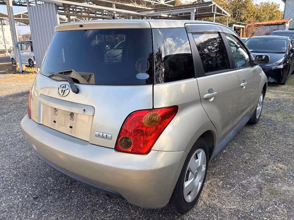 TOYOTA IST
