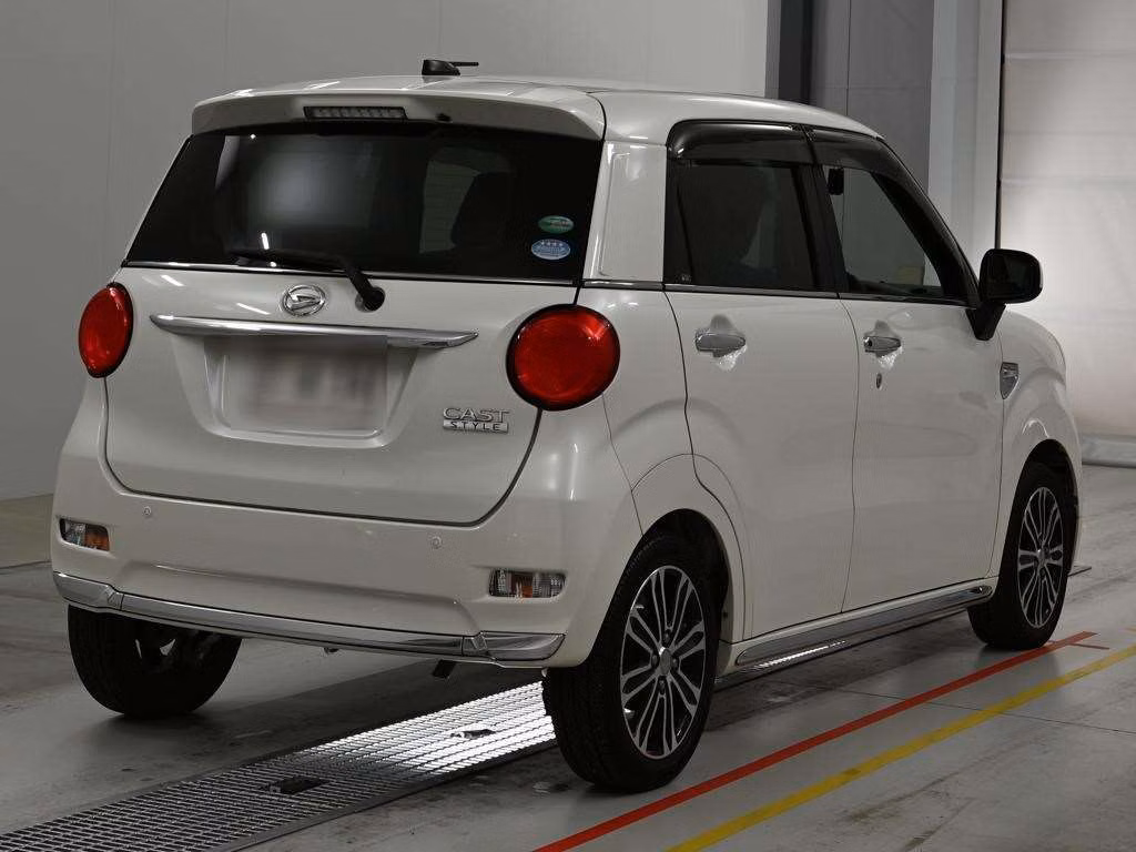 DAIHATSU CAST