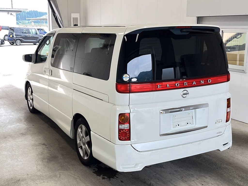 NISSAN ELGRAND