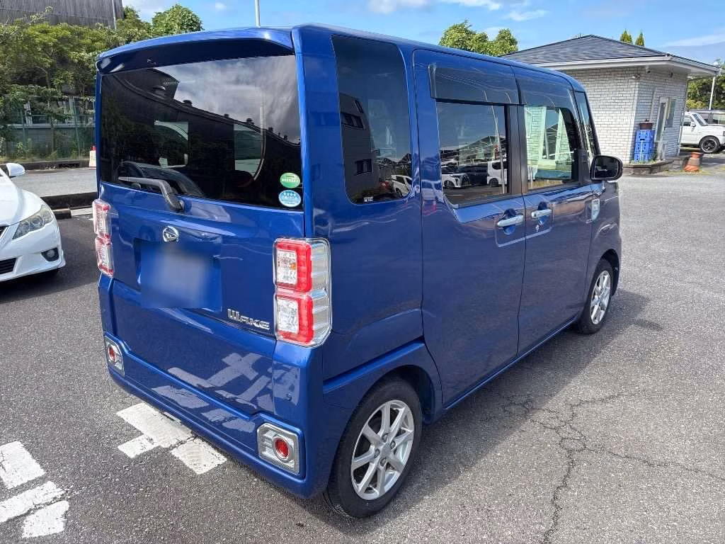 DAIHATSU WAKE