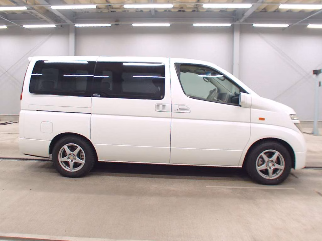 NISSAN ELGRAND