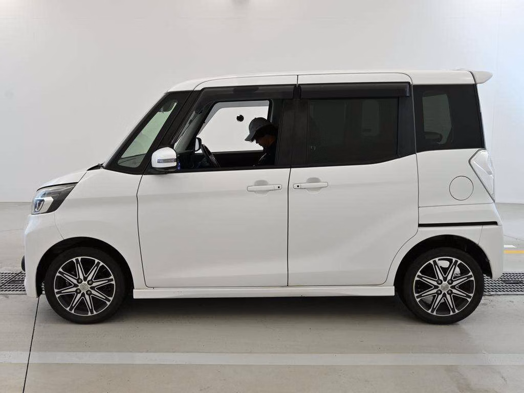 MITSUBISHI EK SPACE