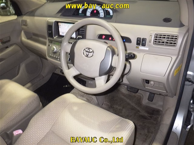 TOYOTA RAUM