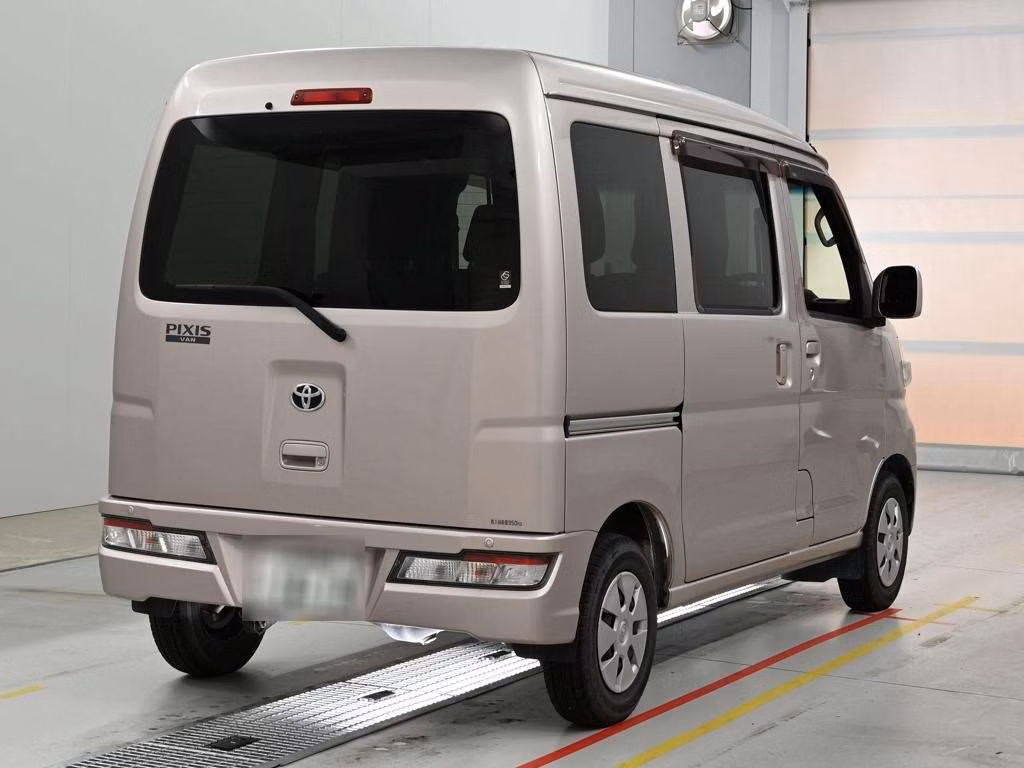 TOYOTA PIXIS VAN