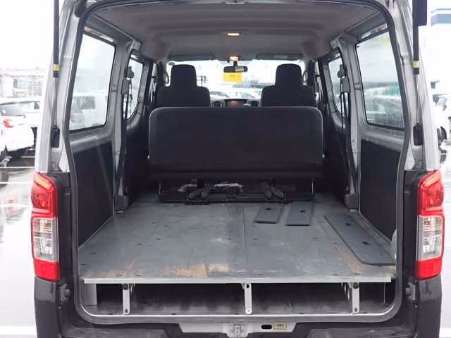 NISSAN NV350 CARAVAN