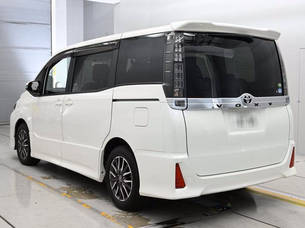 TOYOTA VOXY