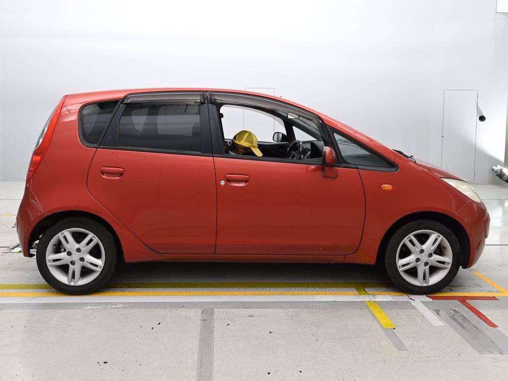 MITSUBISHI COLT