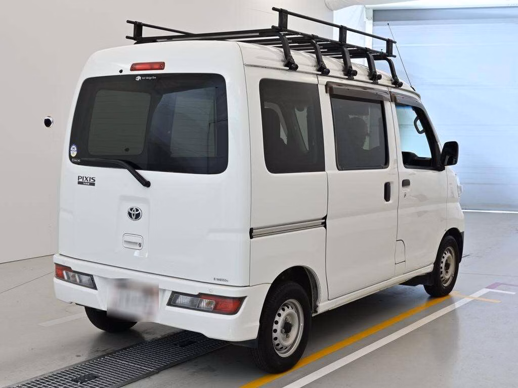 TOYOTA PIXIS VAN