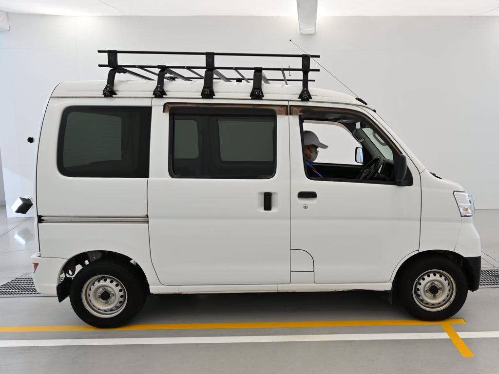 TOYOTA PIXIS VAN