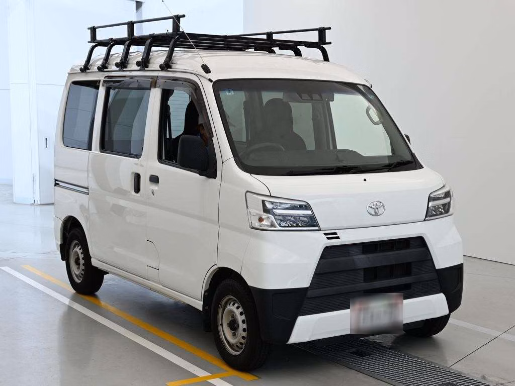 TOYOTA PIXIS VAN