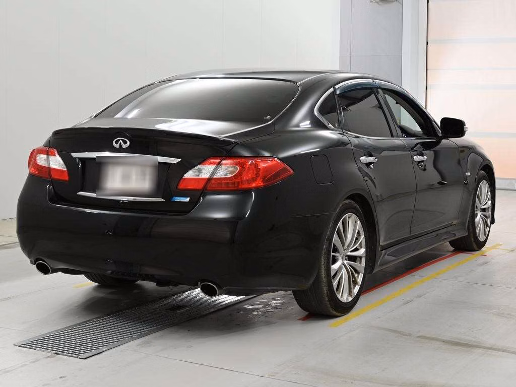 NISSAN FUGA