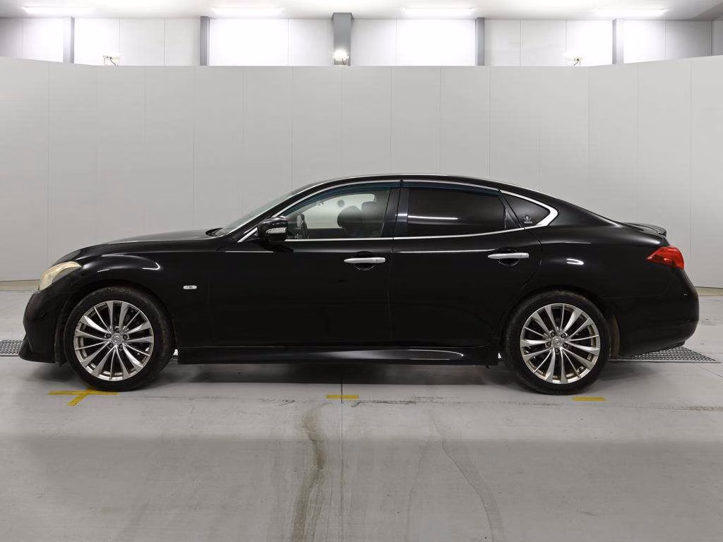 NISSAN FUGA