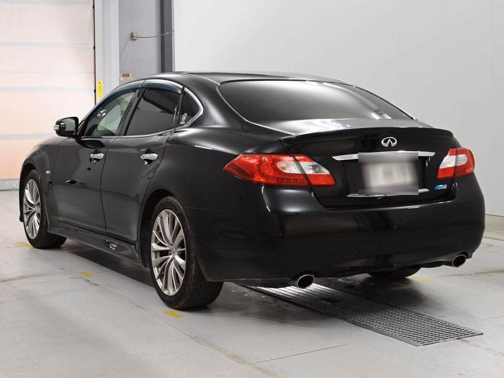 NISSAN FUGA