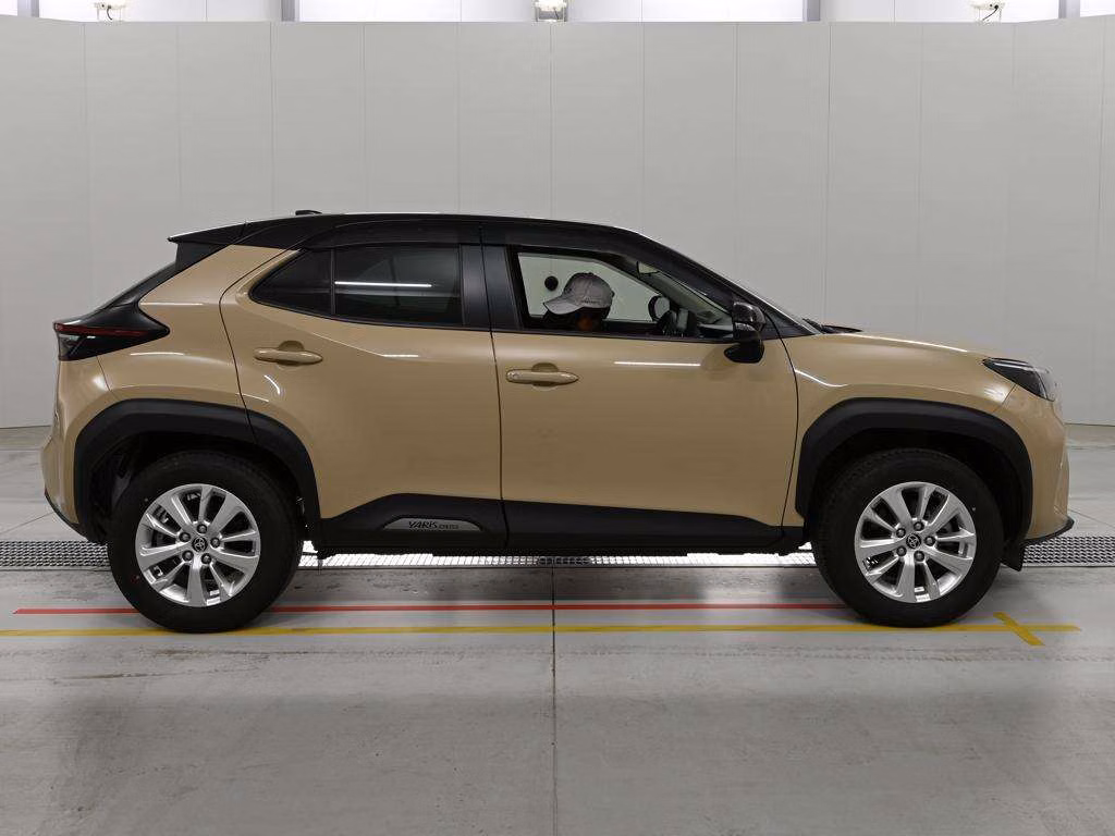 TOYOTA YARIS CROSS