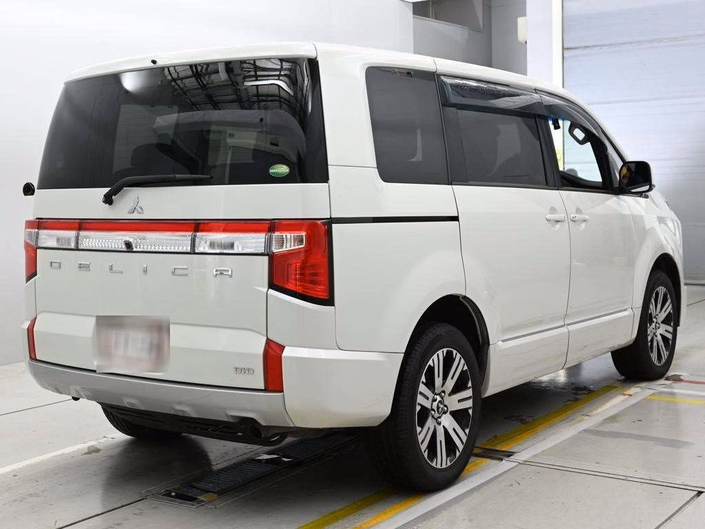 MITSUBISHI DELICA D:5