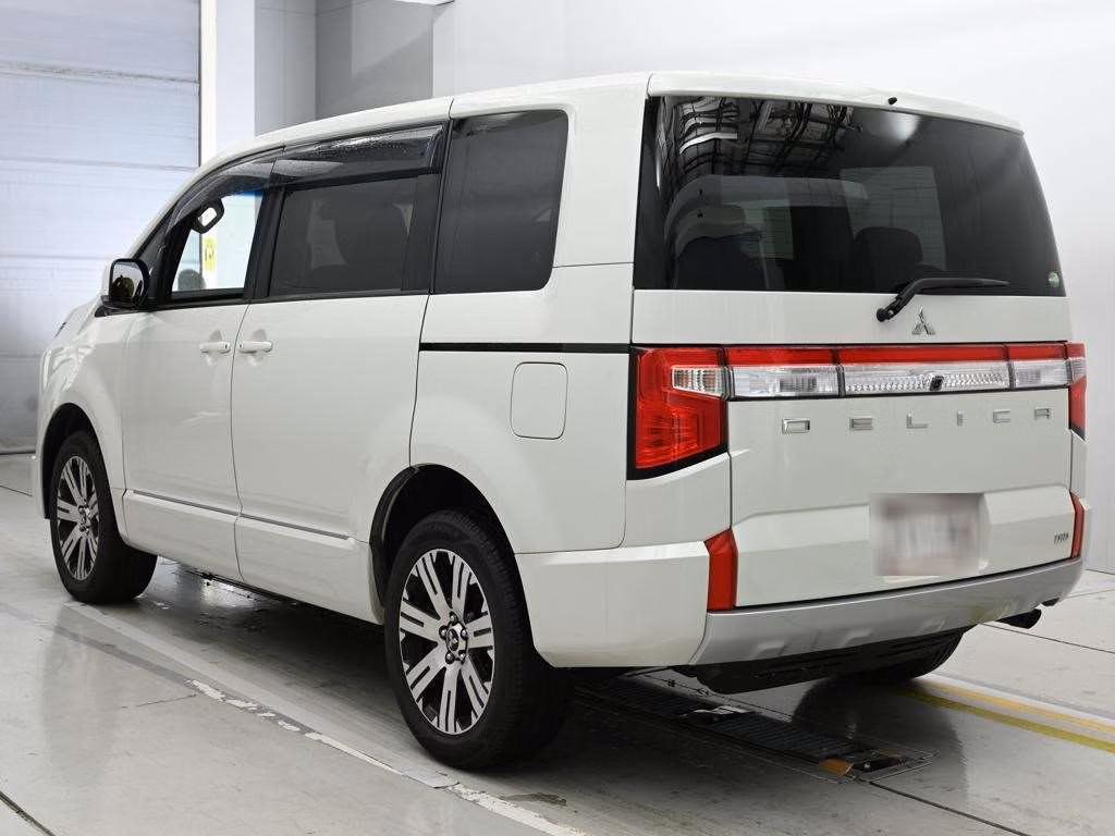 MITSUBISHI DELICA D:5