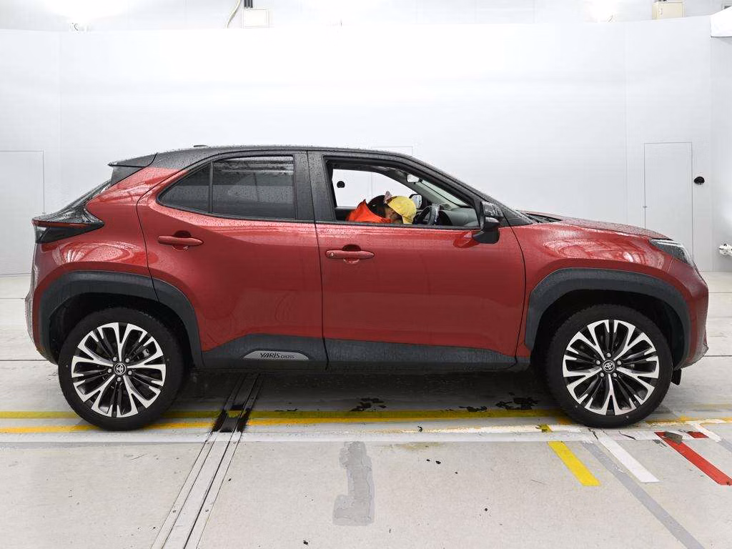 TOYOTA YARIS CROSS