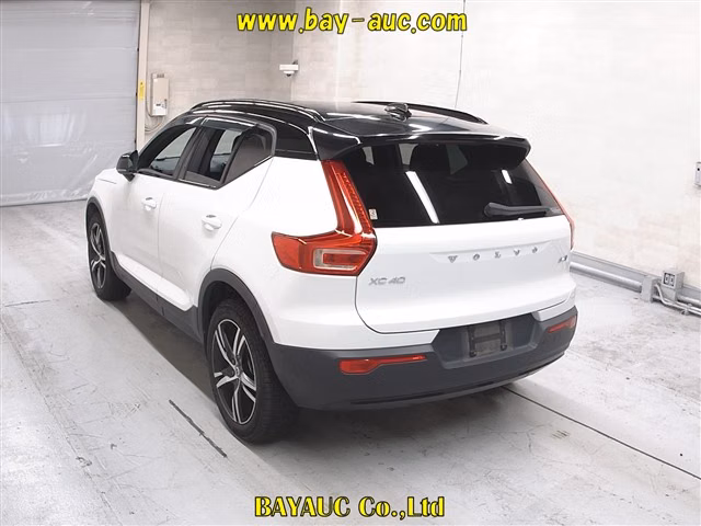 VOLVO XC40