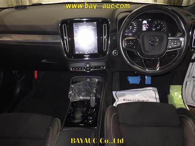 VOLVO XC40