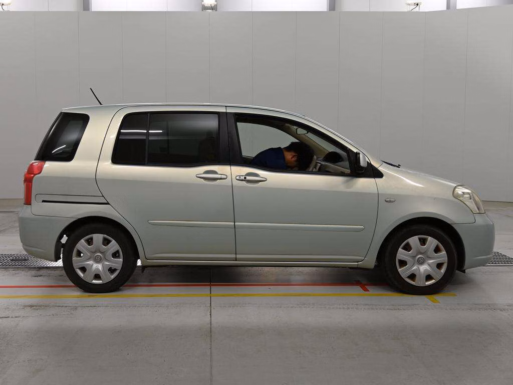 TOYOTA RAUM