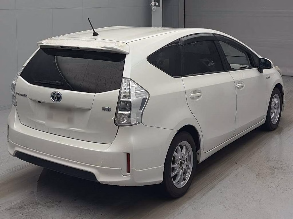 TOYOTA PRIUS ALPHA