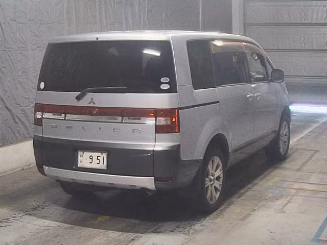MITSUBISHI DELICA D:5