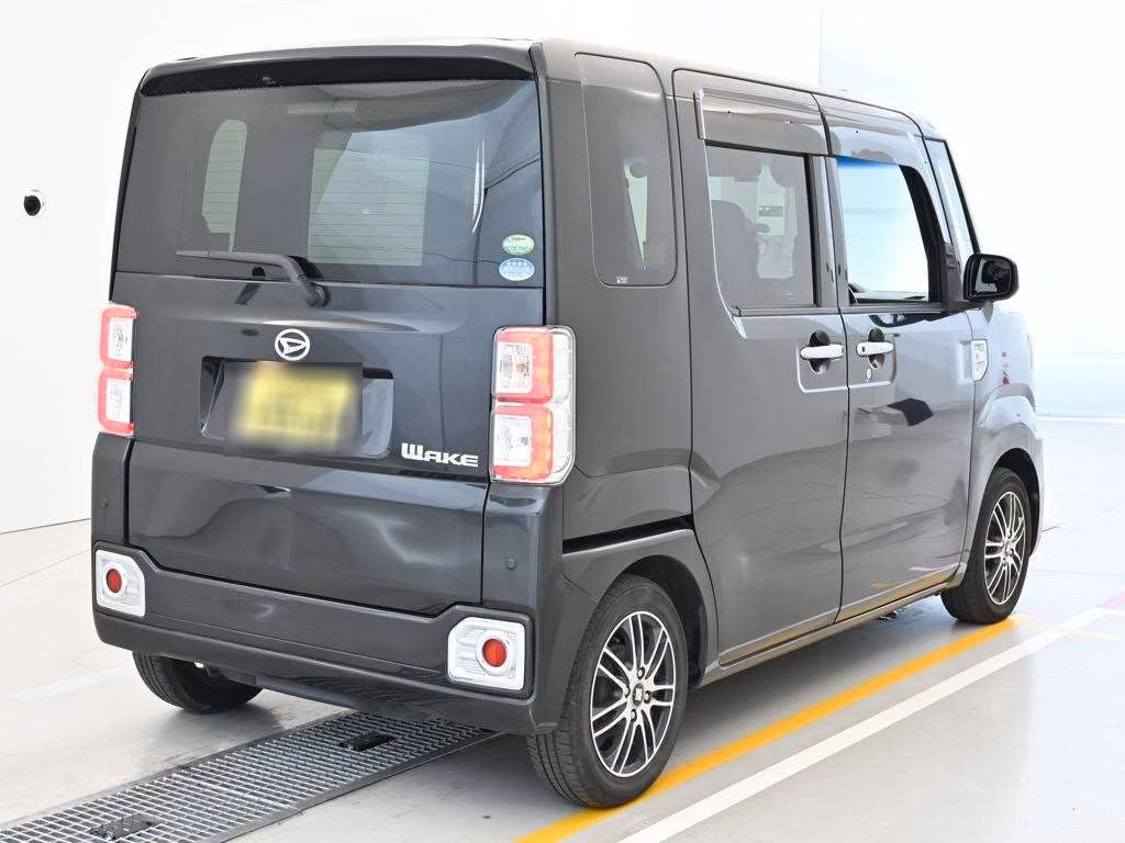 DAIHATSU WAKE