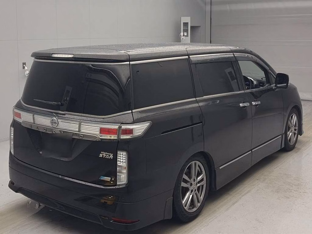 NISSAN ELGRAND