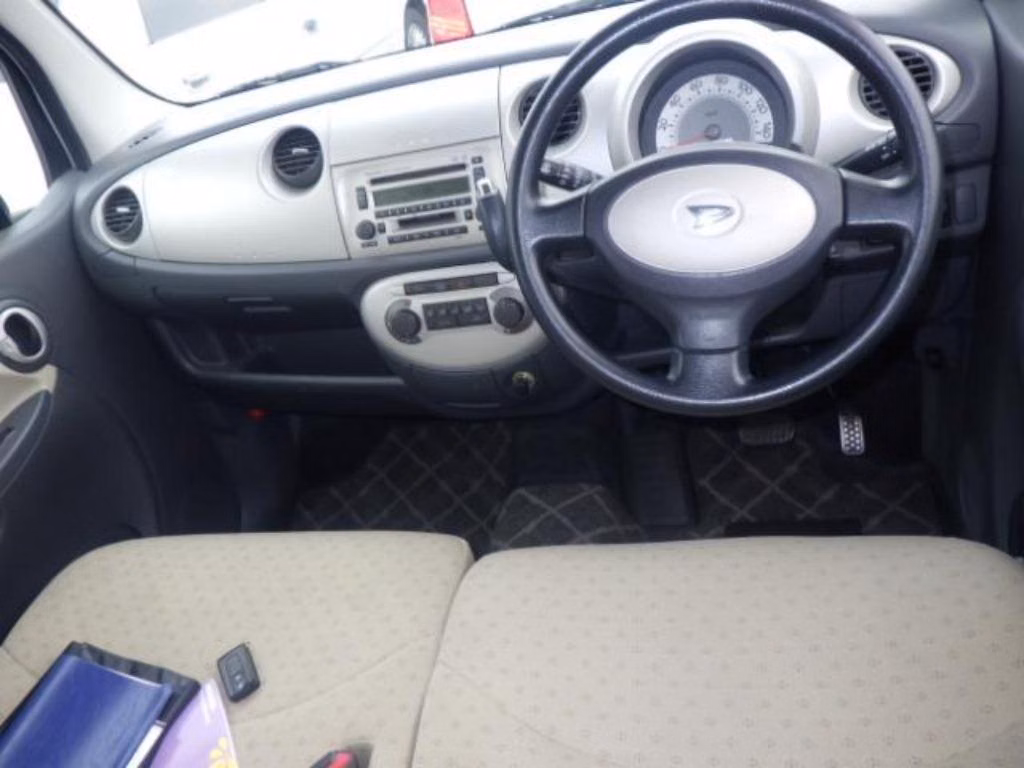 DAIHATSU MOVE LATTE