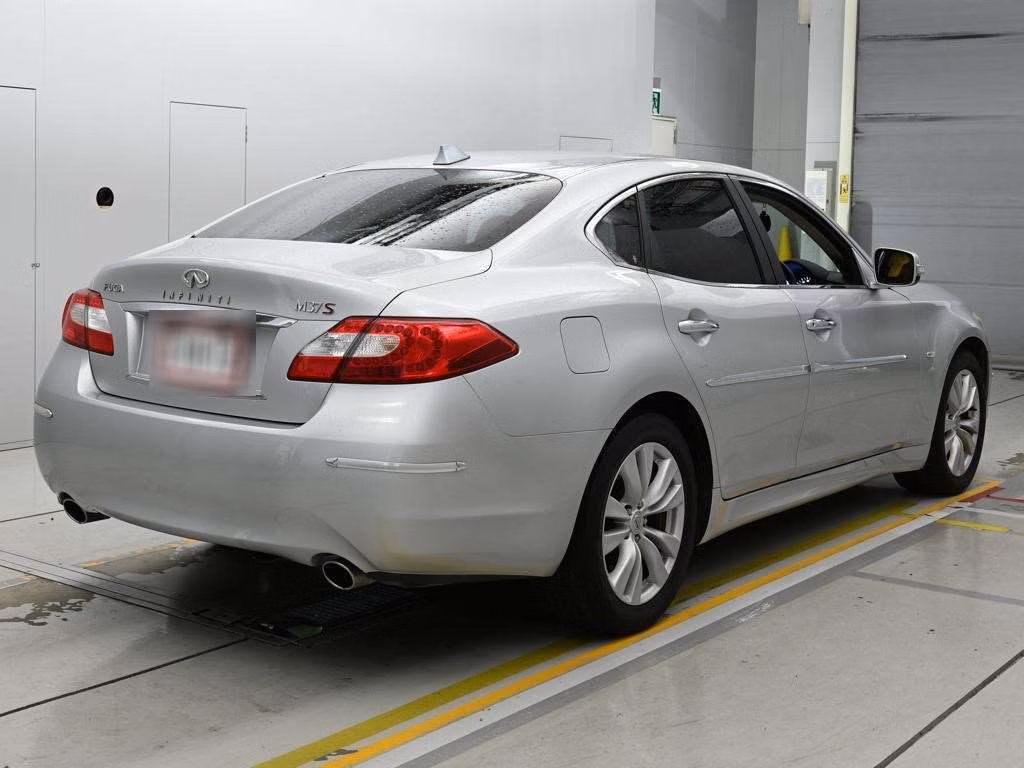 NISSAN FUGA