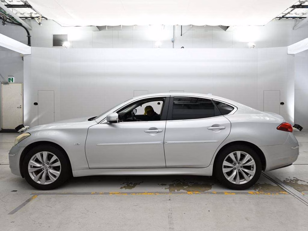NISSAN FUGA