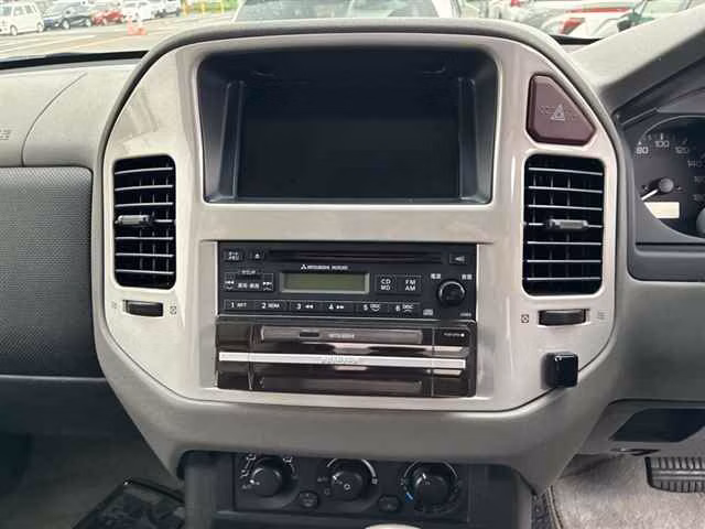 MITSUBISHI PAJERO