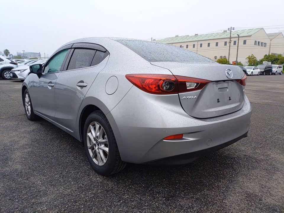 MAZDA AXELA