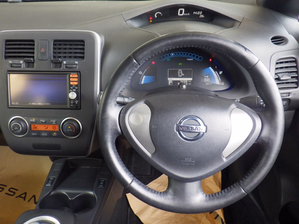 NISSAN LEAF