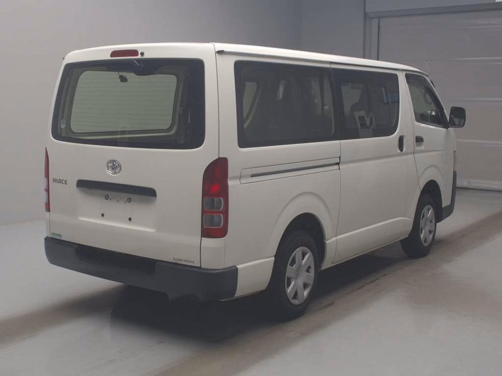 TOYOTA REGIUS ACE