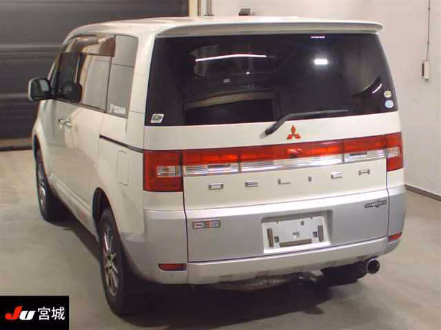 MITSUBISHI DELICA D:5