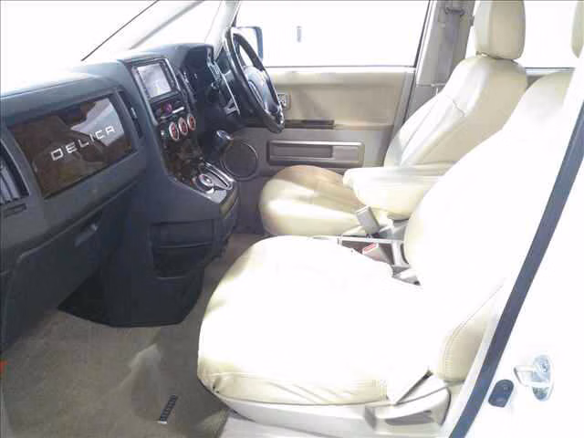 MITSUBISHI DELICA D:5