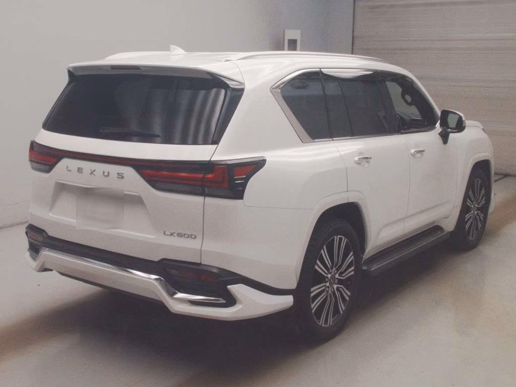 LEXUS LX600