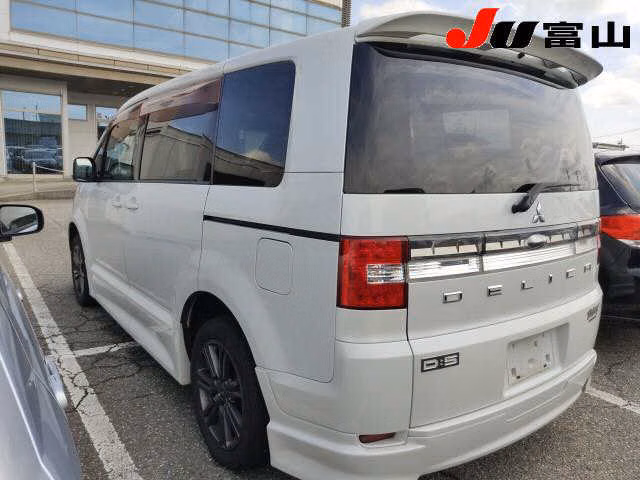 MITSUBISHI DELICA D:5